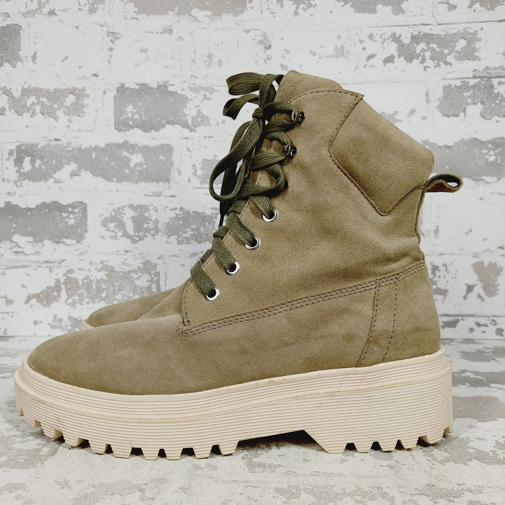NEW LISA VICKY Adapt Bootie In Olive Green Suede Lace Up Boots E97